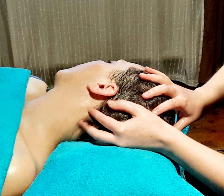 Massage Indian Head